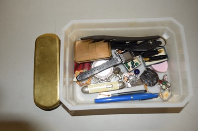 Lot 81 - Box of various assorted costume jewellery,...