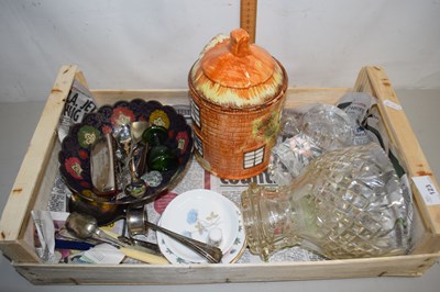 Lot 123 - Box of mixed items to include glass vase,...