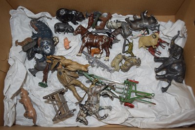 Lot 141 - Box of various die cast model animals - very...