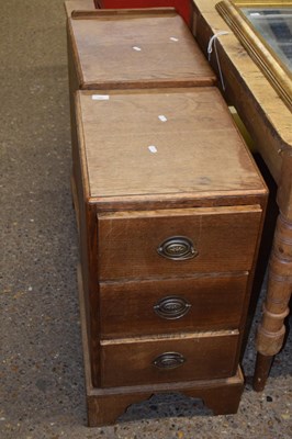 Lot 300 - A pair of oak bedside cabinets