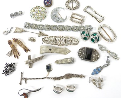 Lot 330 - Mixed Lot of mainly costume brooches, paste...