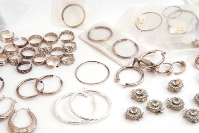 Lot 335 - Mixed Lot: mainly white metal jewellery to...