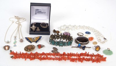 Lot 297 - A mixed lot of jewellery: to include a Blue...