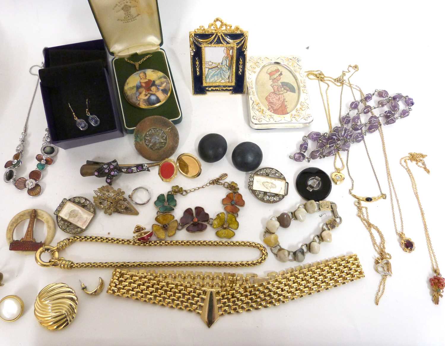 Lot 340 - Box of costume jewellery to include