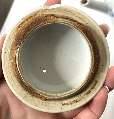 Lot 255 - An 18th Century Chinese Export teapot and...