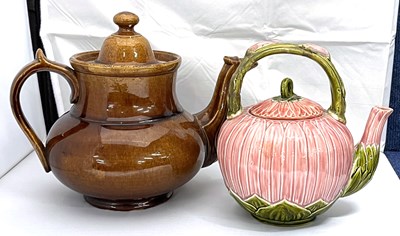 Lot 352 - A Wardle teapot with pink Maiolica style...