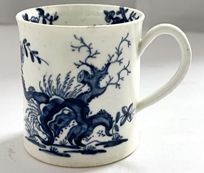 Lot 382 - An 18th Century Worcester porcelain coffee can...