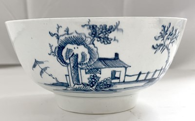 Lot 387 - A Lowestoft porcelain bowl with blue and white...