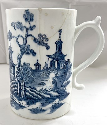 Lot 423 - A large Lowestoft porcelain tankard with...