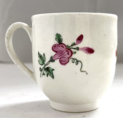 Lot 447 - A Worcester porcelain cup circa 1770 with...