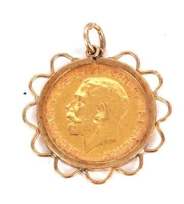 Lot 179 - A 1913 half sovereign pendant in unmarked...