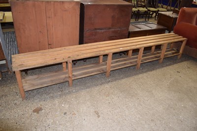 Lot 302 - Modern pine bench