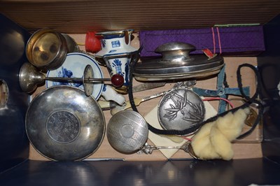 Lot 104 - Box of various mixed items to include powder...