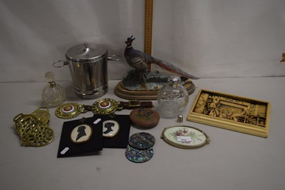 Lot 212 - Mixed Lot: Various horse brasses, model...