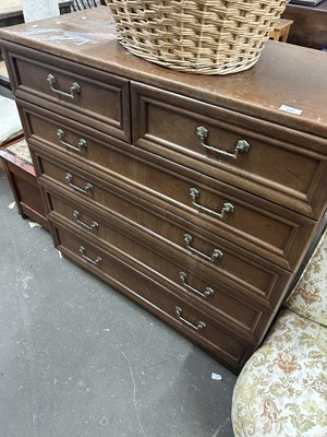 Lot 652 - Modern mahogany bedroom chest