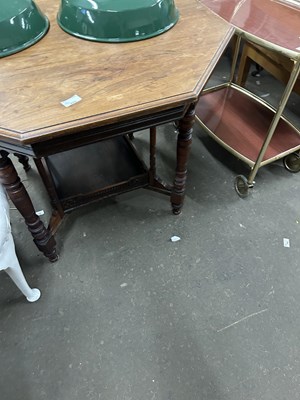 Lot 670 - An Edwardian American walnut centre table