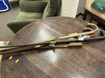 Lot 672 - Mixed Lot: Assorted walking sticks