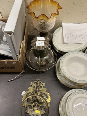 Lot 571 - Two oil lamps and a brass wall bracket