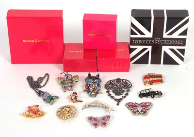 Lot 304 - A mixed lot of costume jewellery to include...