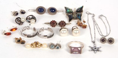 Lot 291 - A mixed lot of silver and gemset jewellery: to...