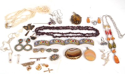 Lot 285 - A mixed lot of antique and modern jewellery:...