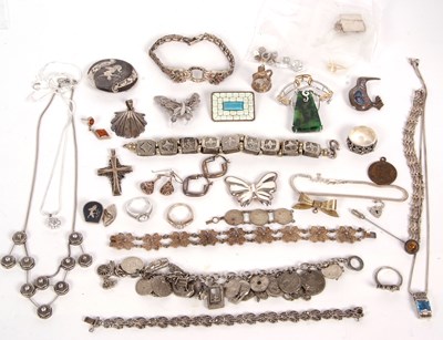 Lot 273 - A mixed lot of silver and white metal...