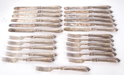 Lot 189 - Victorian cased twelve pairs of silver dessert...