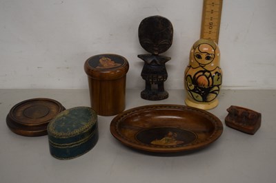 Lot 86 - Box of various treen wares