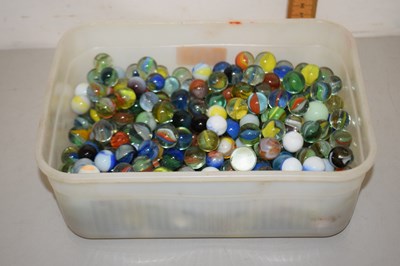 Lot 87 - Box of marbles