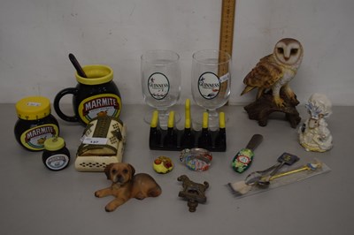 Lot 137 - Mixed Lot: Various collectable items to...