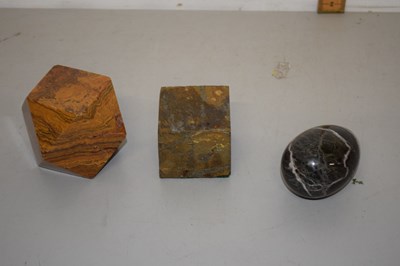 Lot 96 - A collection of polished stone items