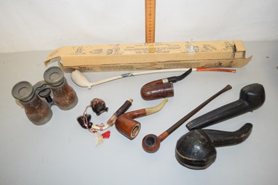 Lot 100 - Collection of vintage tobacco pipes and...