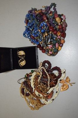 Lot 112 - Bag of assorted costume jewellery