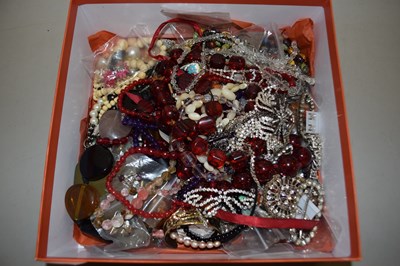 Lot 118 - Box of assorted costume jewellery