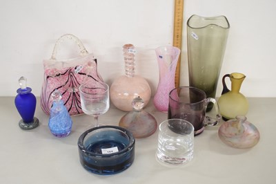 Lot 184 - Mixed Lot: Various glass vases, ashtrays,...