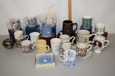 Lot 200 - Mixed Lot: Various royal commemorative mugs,...