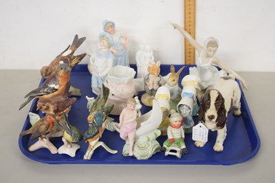 Lot 201 - Mixed Lot: Various ornaments to include a...