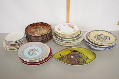 Lot 206 - Mixed Lot: Various decorative plates to...