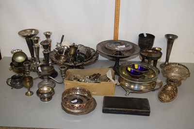 Lot 207 - Mixed Lot: Various silver plated wares to...