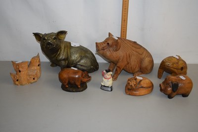 Lot 24 - Mixed Lot: Model pigs and other ornaments