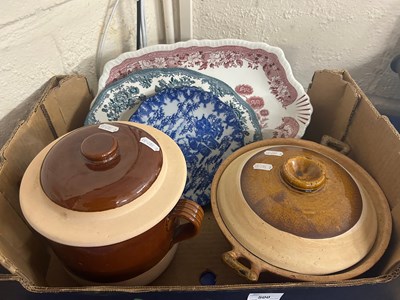 Lot 500 - Box of various meat plates, kitchen wares etc