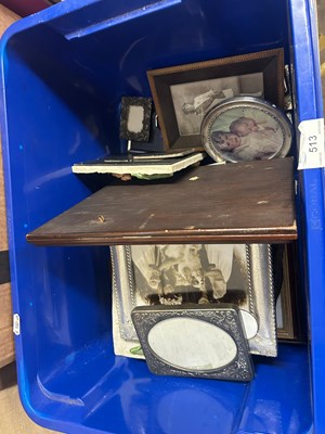 Lot 513 - A box of various assorted picture frames