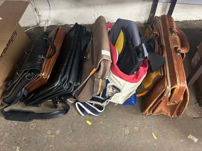 Lot 538 - Mixed Lot: Various leather cases and others