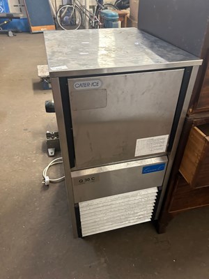 Lot 650 - A Quarsar ice machine