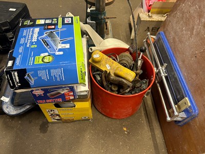 Lot 678 - Mixed Lot: Wireless router, tile cutter and a...