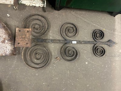 Lot 688 - An iron wall mounted spiked decoration