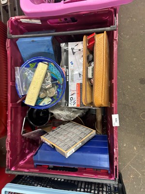 Lot 709 - One box of various house clearance sundries