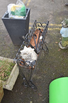 Lot 794 - A metal plant stand