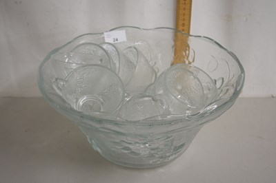 Lot 24 - Large glass bowl with glass drinking cups