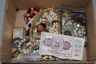 Lot 79 - Box containing a quantity of cosmetic...